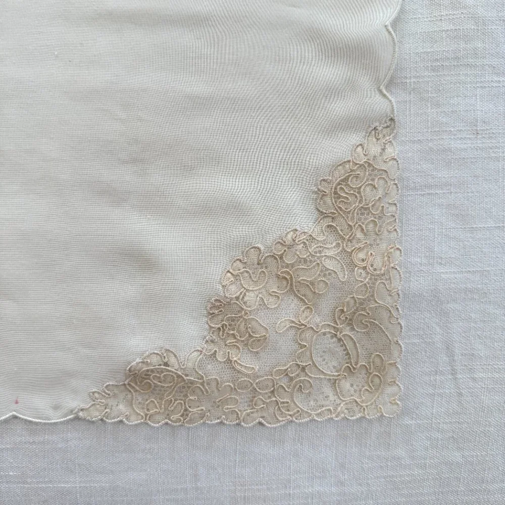 4ct Ivory and Cream Lace Linen Napkin